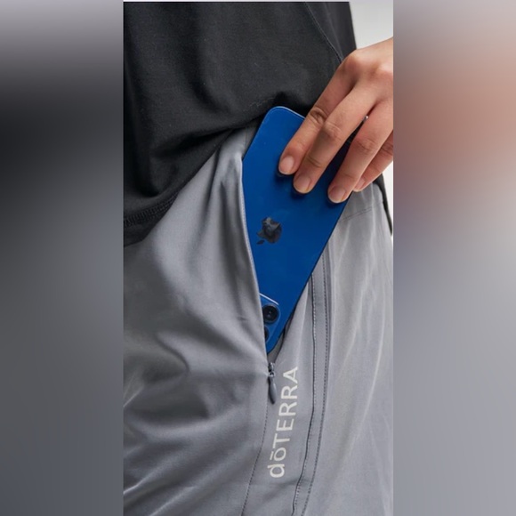 FINAL PRICE💚NWT doTerra Comfort Fit Quick-Dry Shorts gray women’s size small - Picture 3 of 11